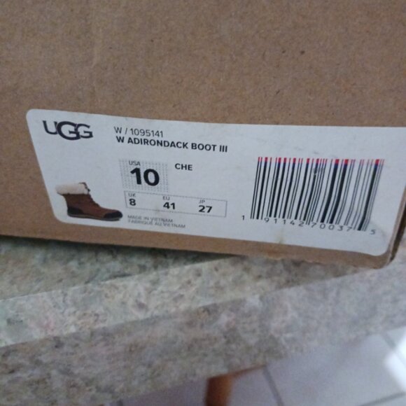Ugg Adirondack III Boots/size 10 - Picture 2 of 6